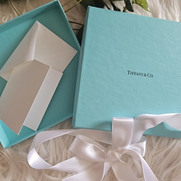 Tiffany Gift Set Bundle: 5pc - Picture 4 of 14